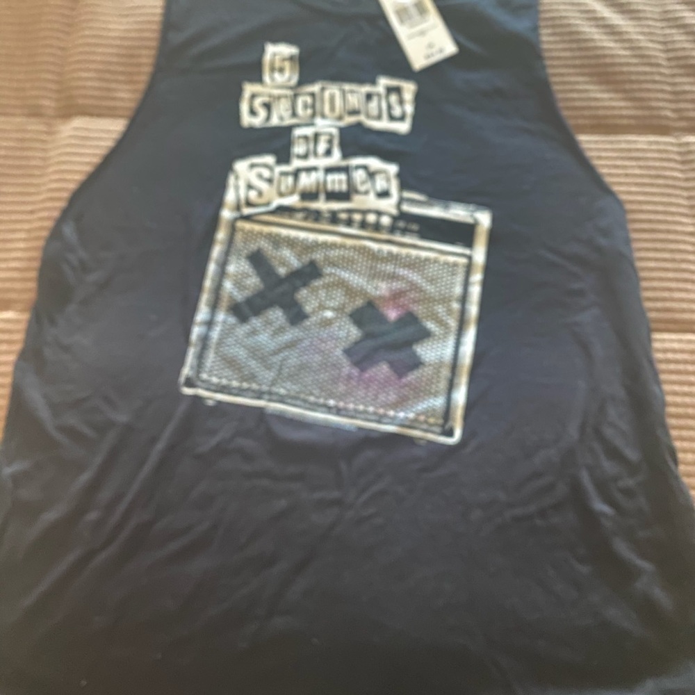 5 seconds of summer tee shirt NWT